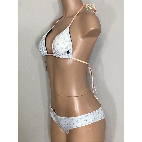 New. REEF reversible triangle cheeky bikini. - Picture 4 of 12